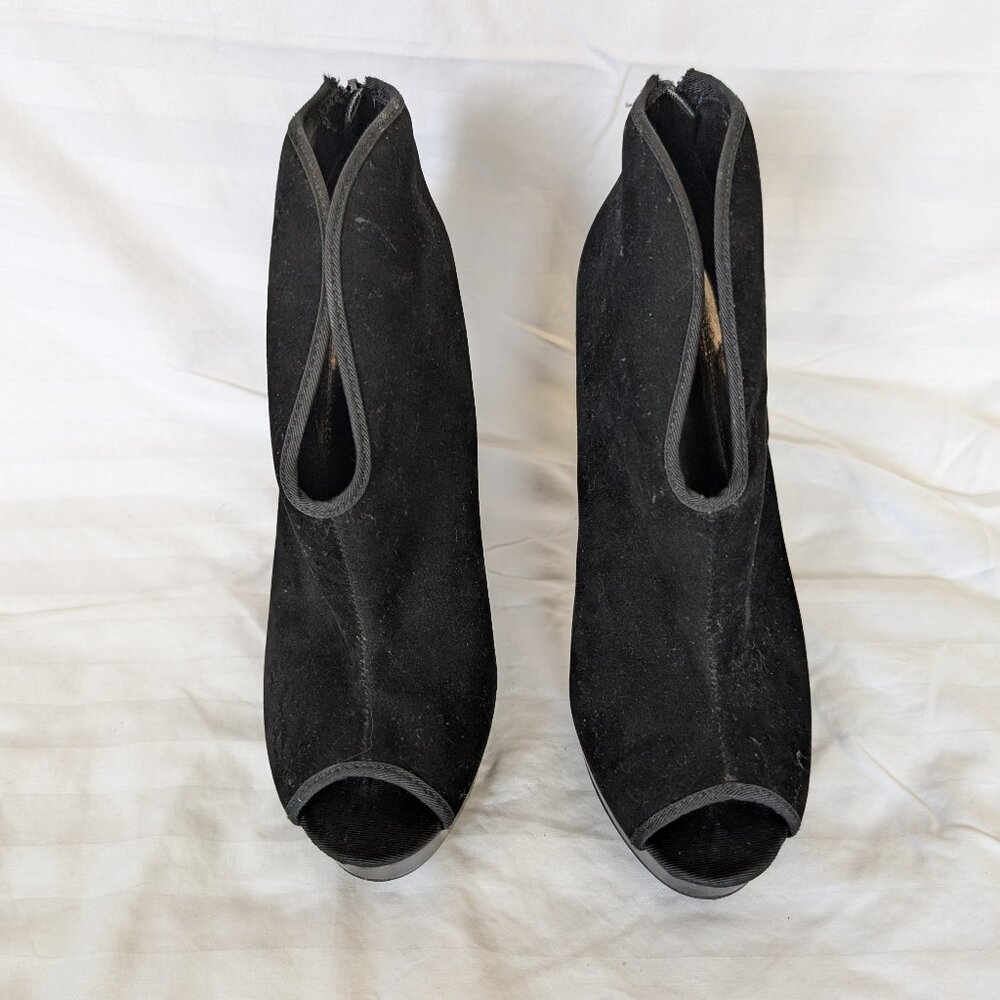 Bamboo Women's black ankle booties size 9